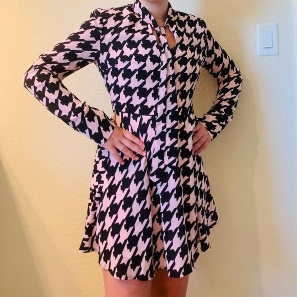 FOREVER 21 Pink & Black Houndstooth Mini Dress NWT Small - Picture 7 of 12